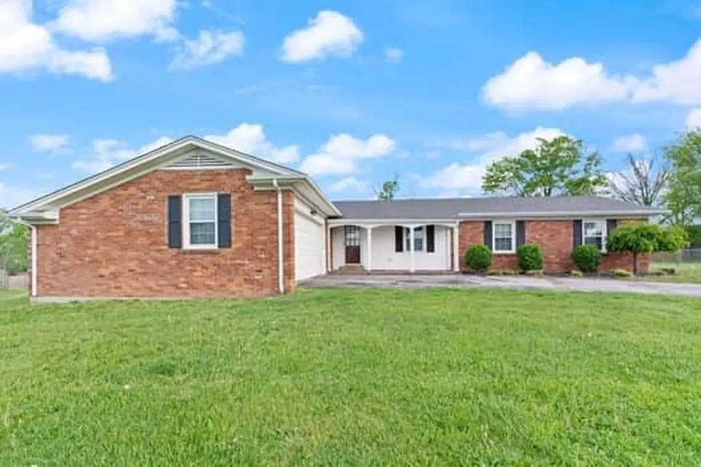 101 Holly Hill Circle Nicholasville KY 40356