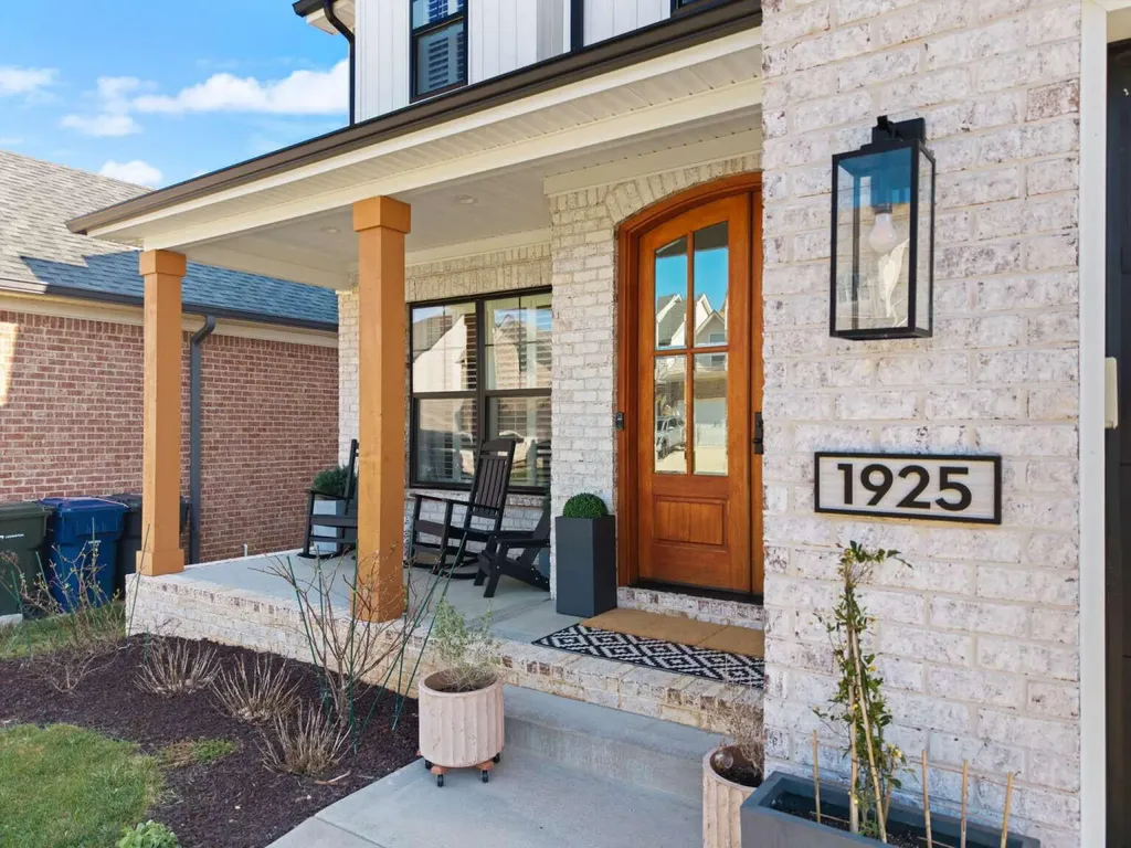 1925 Tidewater Flat Lexington KY 40509