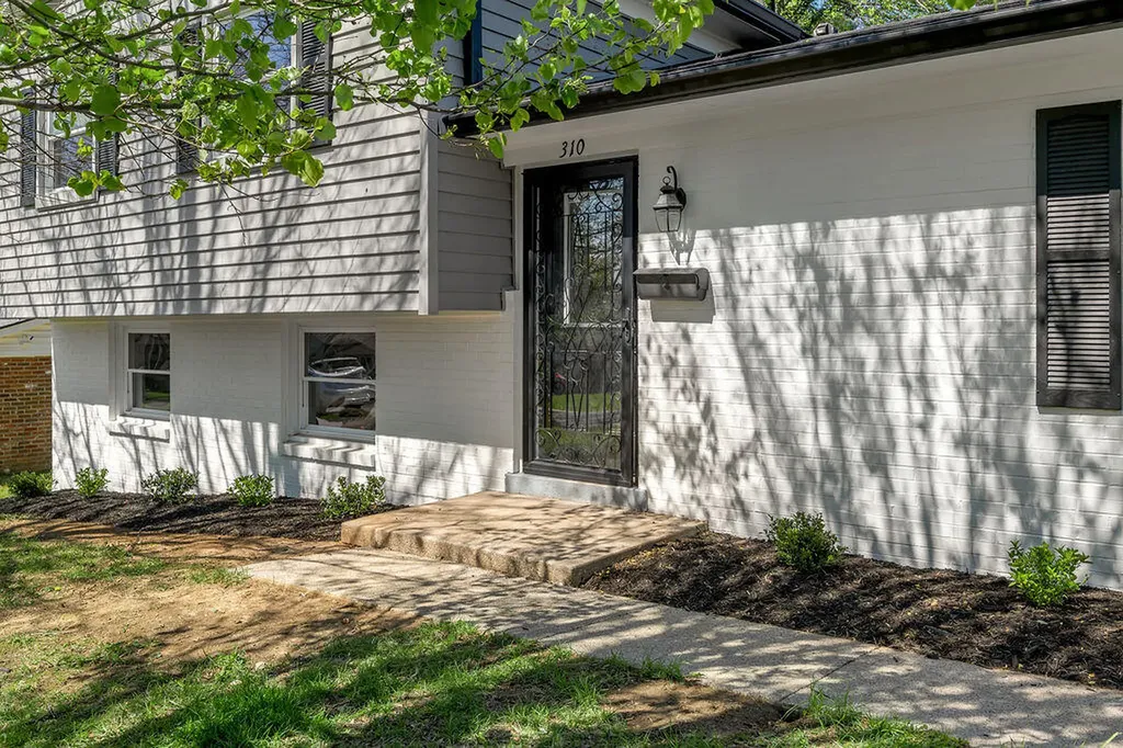 310 Esperanza Drive Frankfort KY 40601