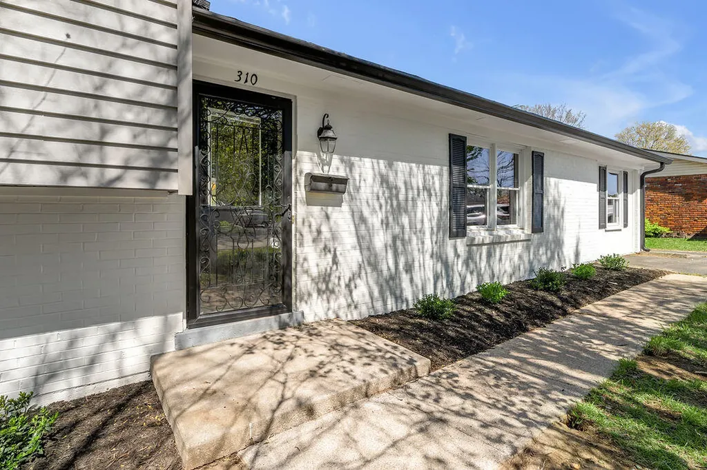 310 Esperanza Drive Frankfort KY 40601