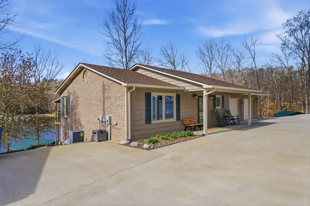 1077 Cliffs Edge Road East Bernstadt KY 40729
