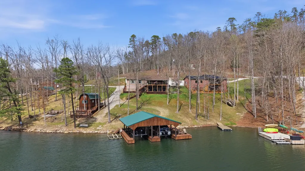 1077 Cliffs Edge Road East Bernstadt KY 40729