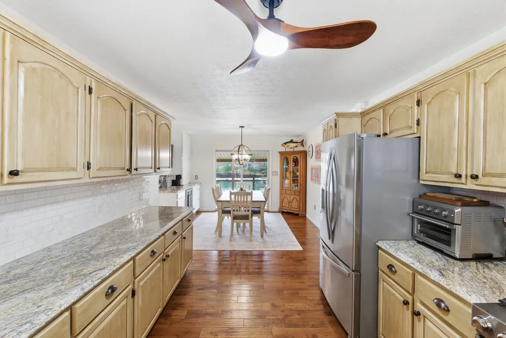 1077 Cliffs Edge Road East Bernstadt KY 40729