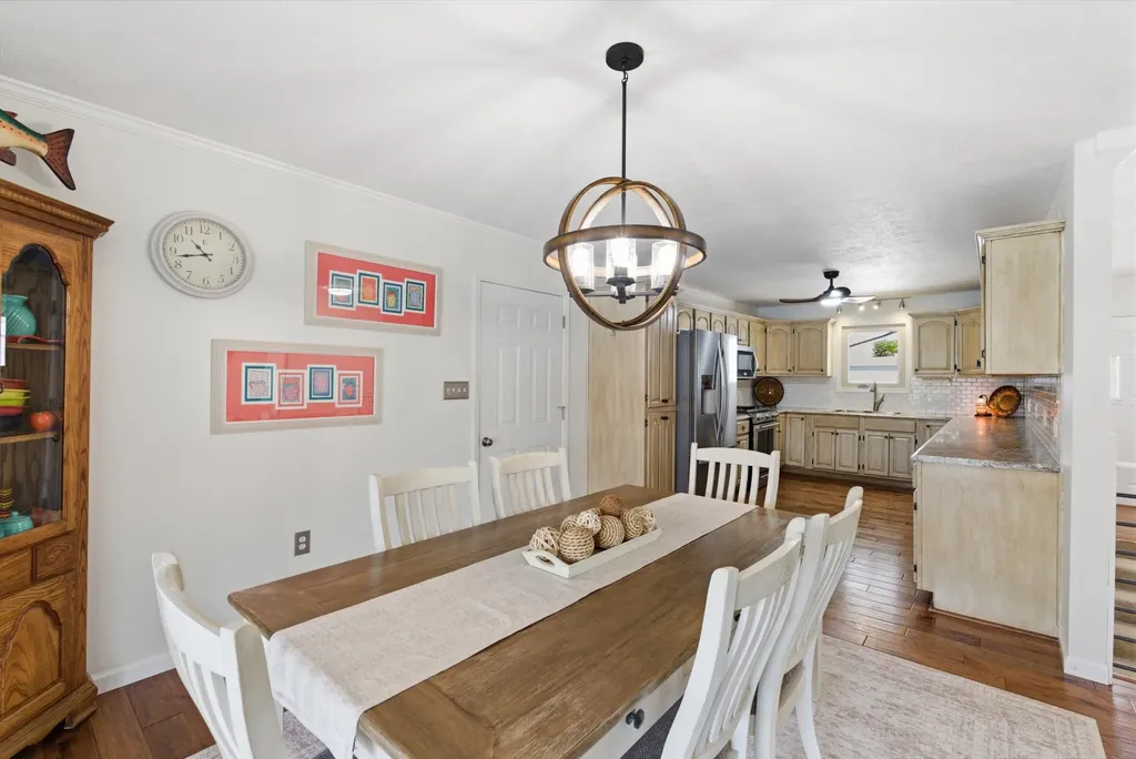 1077 Cliffs Edge Road East Bernstadt KY 40729