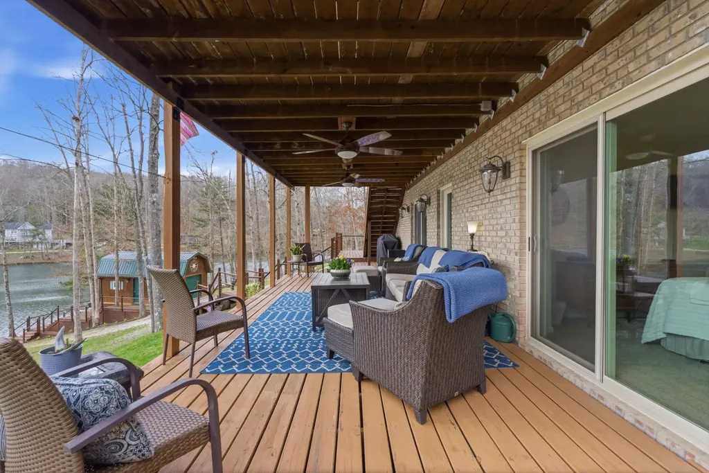 1077 Cliffs Edge Road East Bernstadt KY 40729