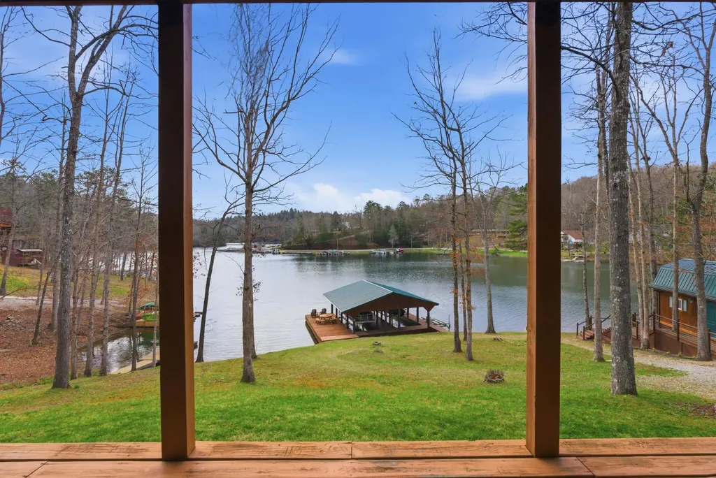 1077 Cliffs Edge Road East Bernstadt KY 40729
