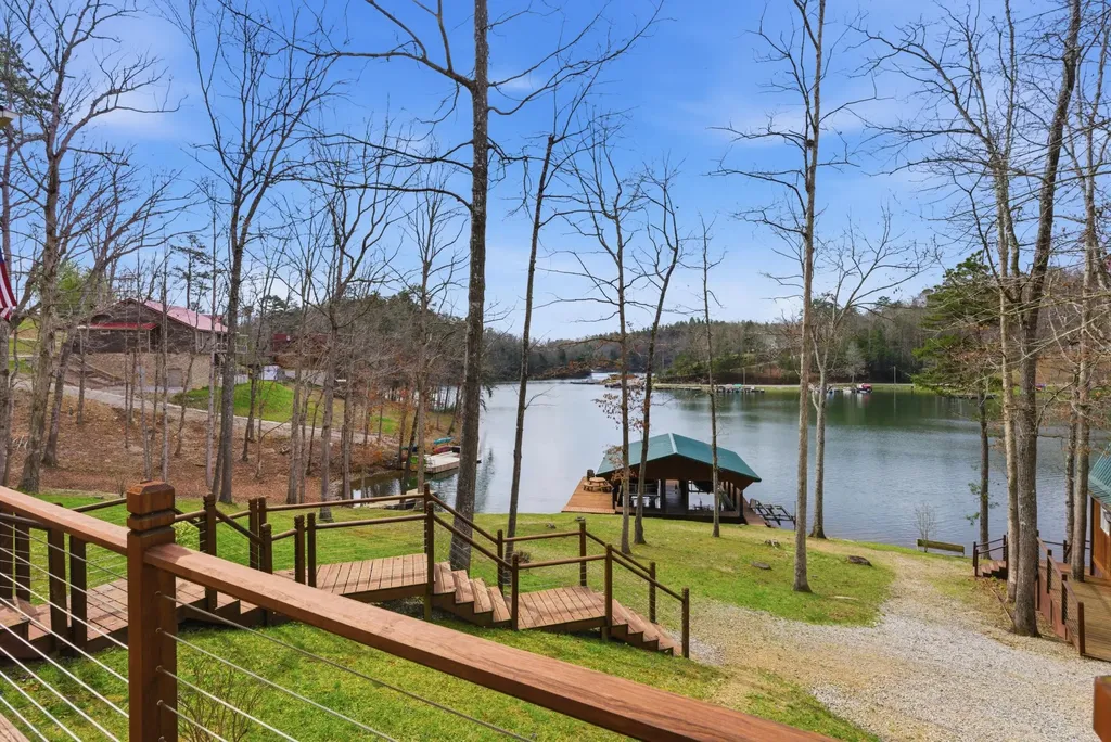 1077 Cliffs Edge Road East Bernstadt KY 40729