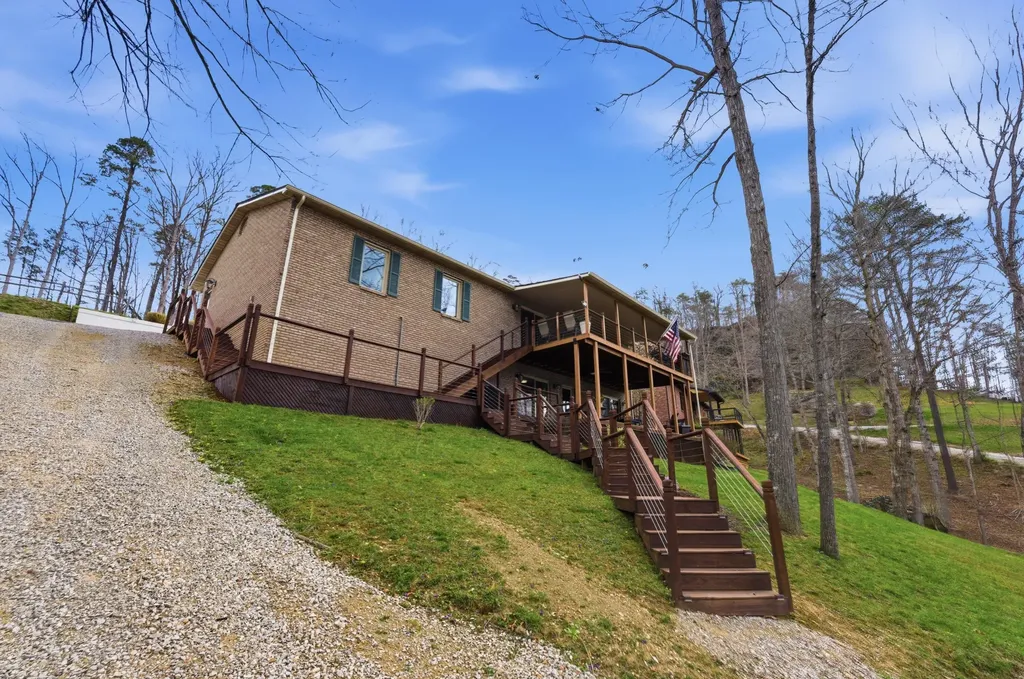 1077 Cliffs Edge Road East Bernstadt KY 40729
