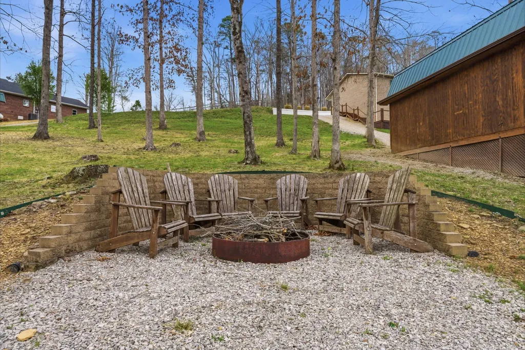 1077 Cliffs Edge Road East Bernstadt KY 40729
