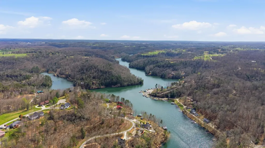 1077 Cliffs Edge Road East Bernstadt KY 40729