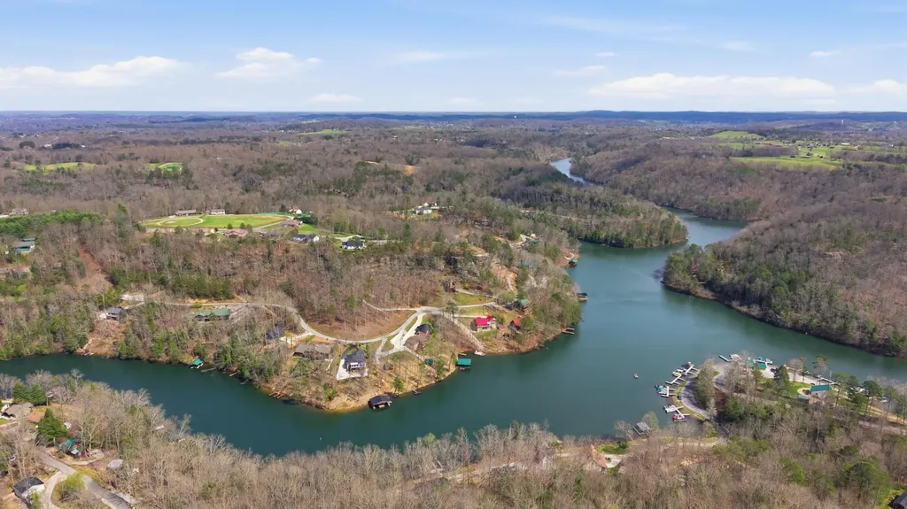 1077 Cliffs Edge Road East Bernstadt KY 40729