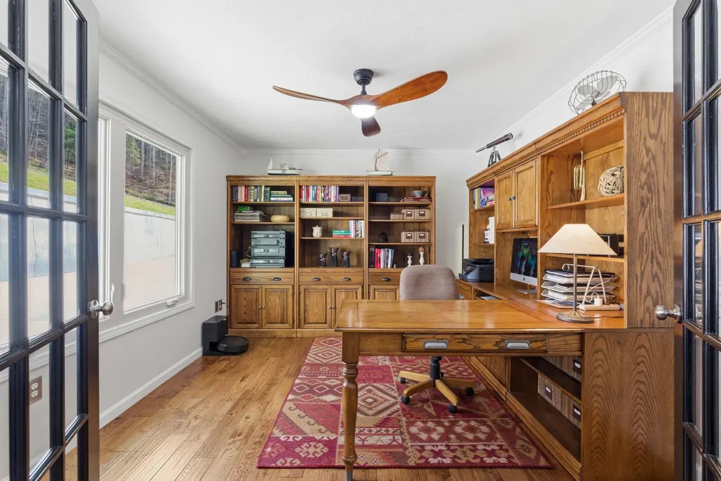 1077 Cliffs Edge Road East Bernstadt KY 40729