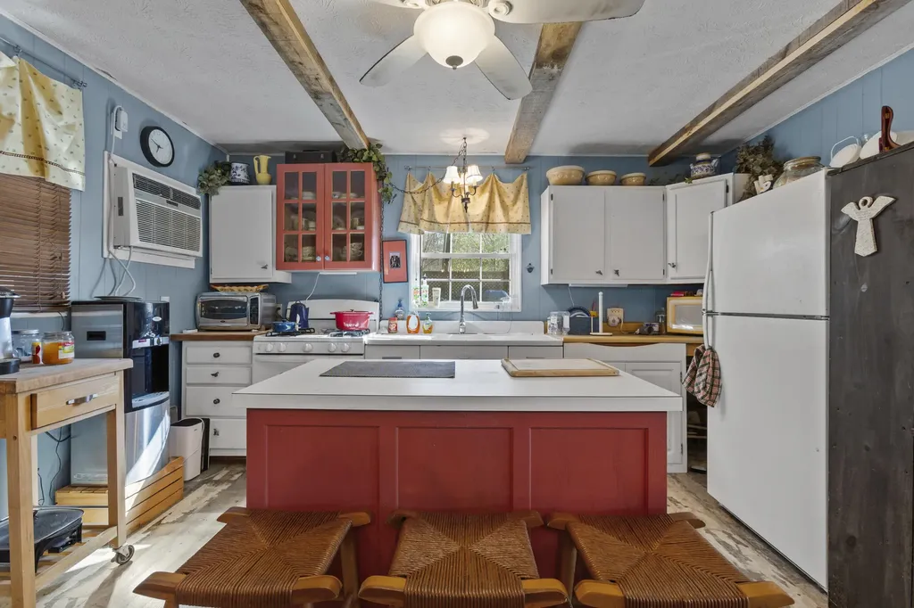 1810 Calk Lake Road Jeffersonville KY 40337