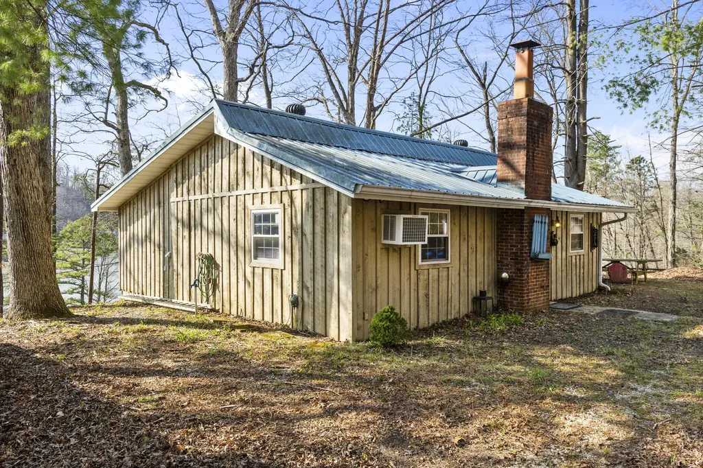 1810 Calk Lake Road Jeffersonville KY 40337