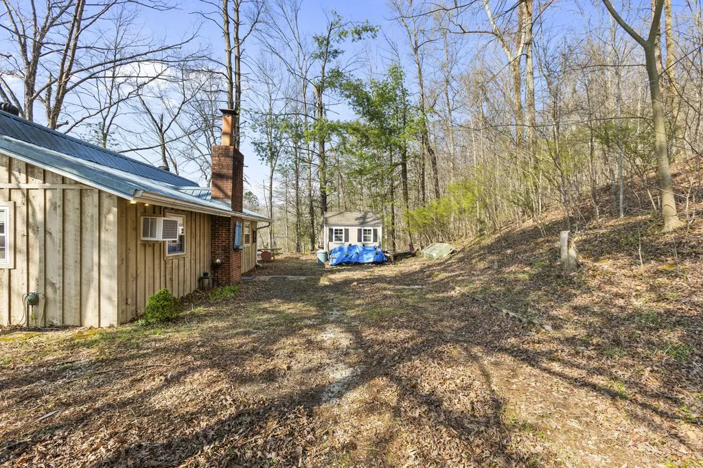 1810 Calk Lake Road Jeffersonville KY 40337