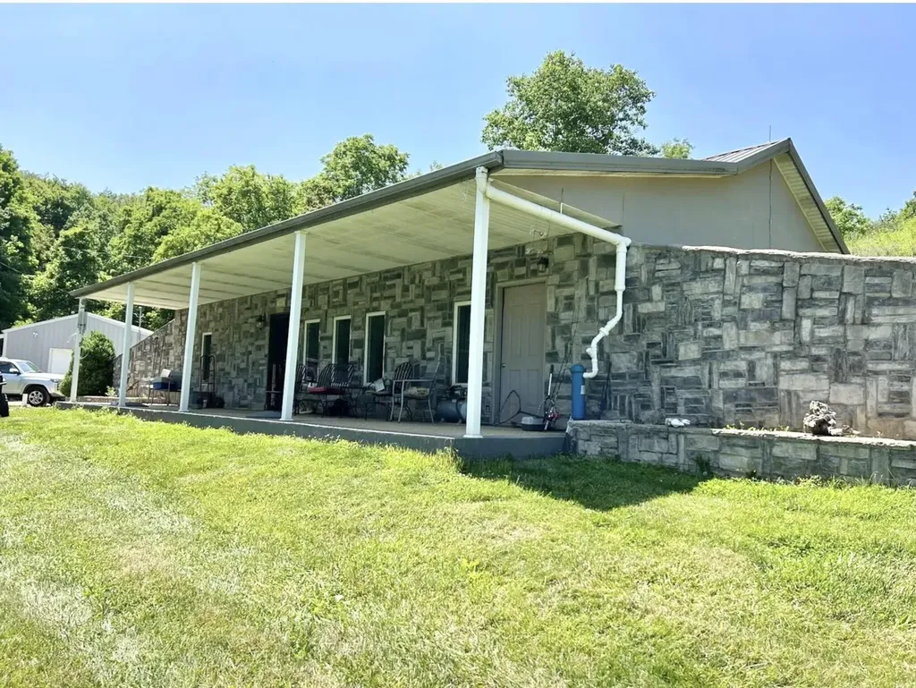 1538 May Hollow Road Tollesboro KY 41189