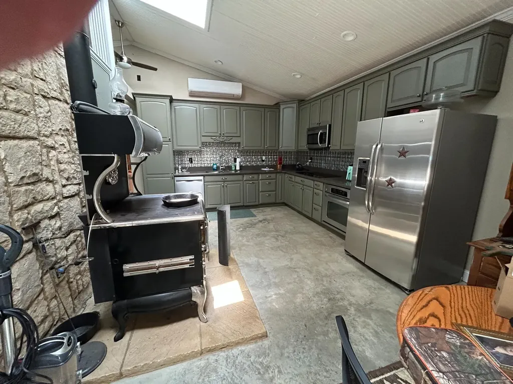 1538 May Hollow Road Tollesboro KY 41189