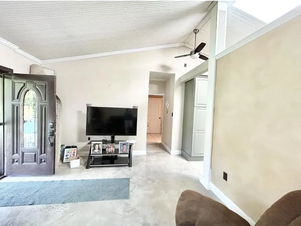 1538 May Hollow Road Tollesboro KY 41189