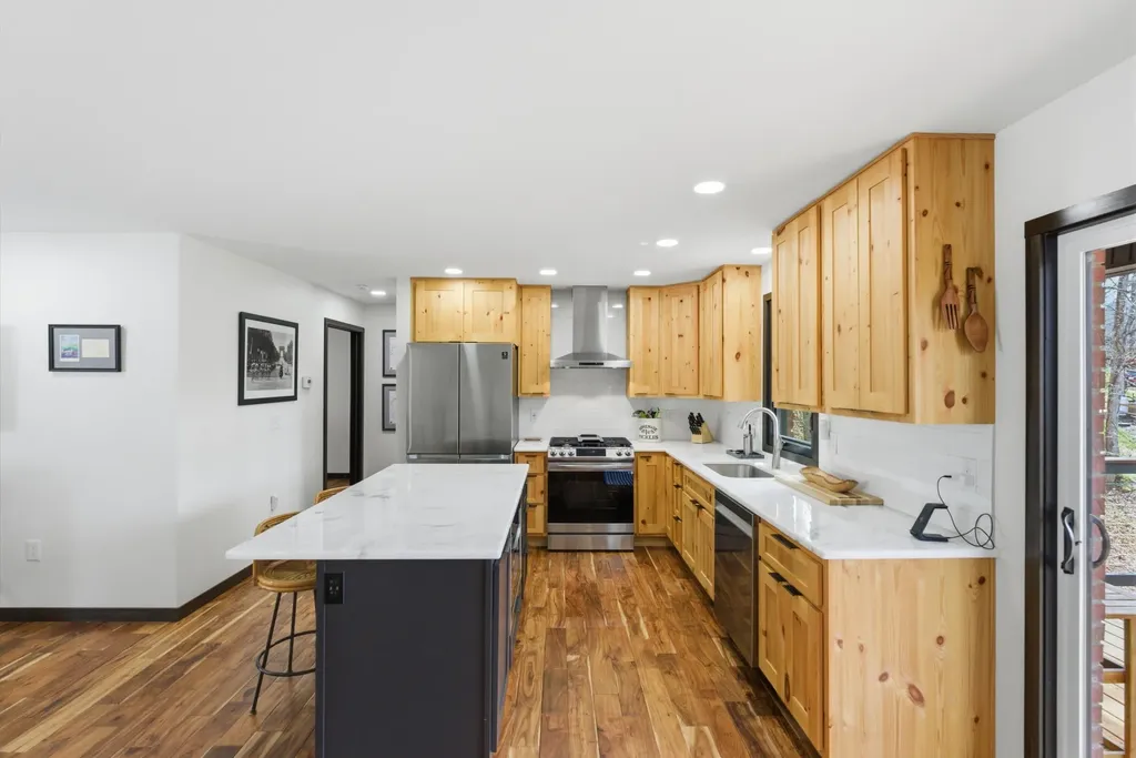 1063 Cliffs Edge Road East Bernstadt KY 40729