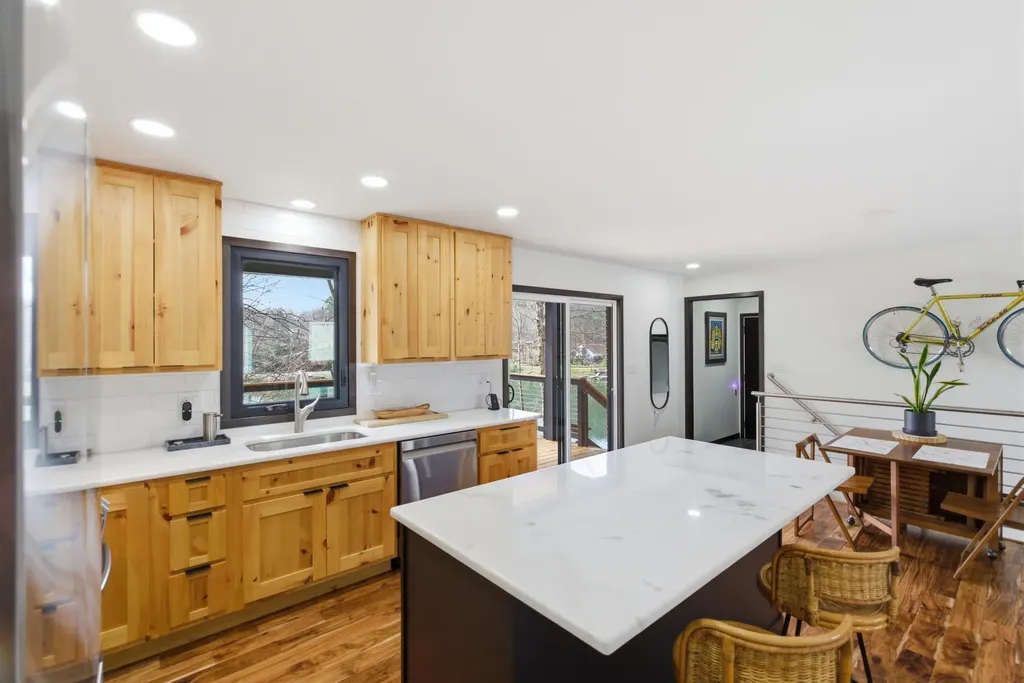 1063 Cliffs Edge Road East Bernstadt KY 40729