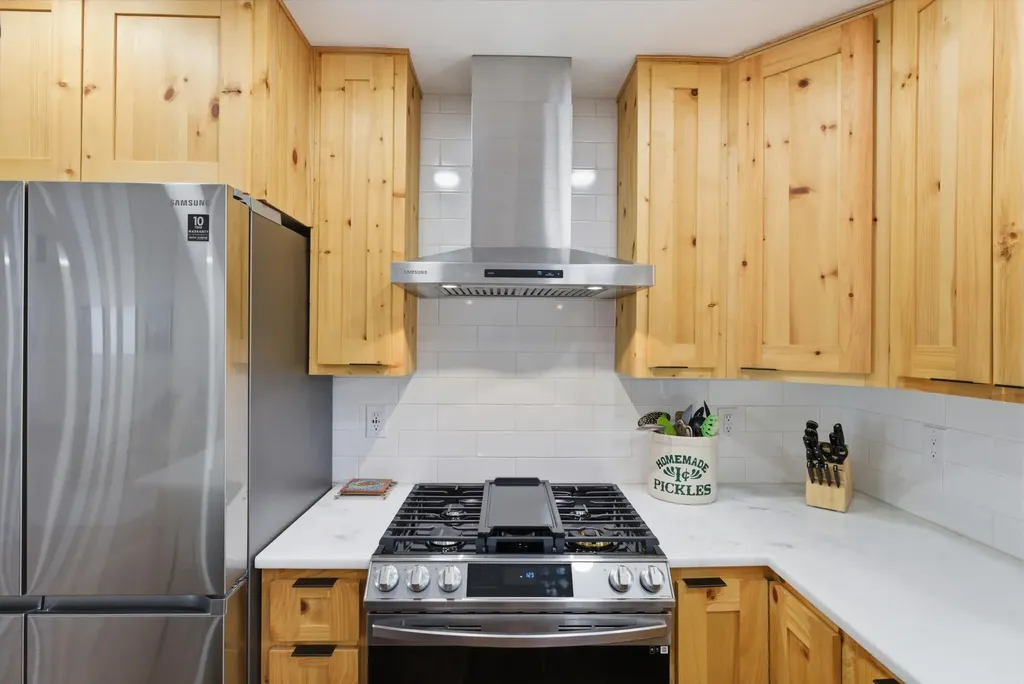 1063 Cliffs Edge Road East Bernstadt KY 40729