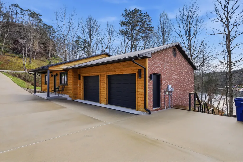 1063 Cliffs Edge Road East Bernstadt KY 40729