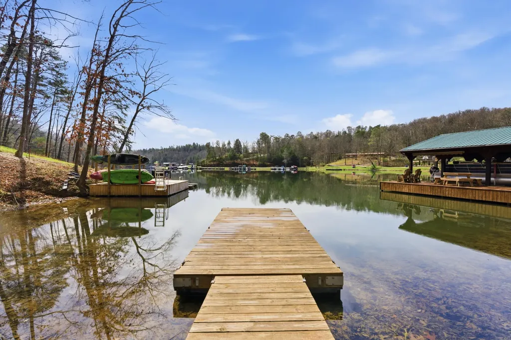 1063 Cliffs Edge Road East Bernstadt KY 40729