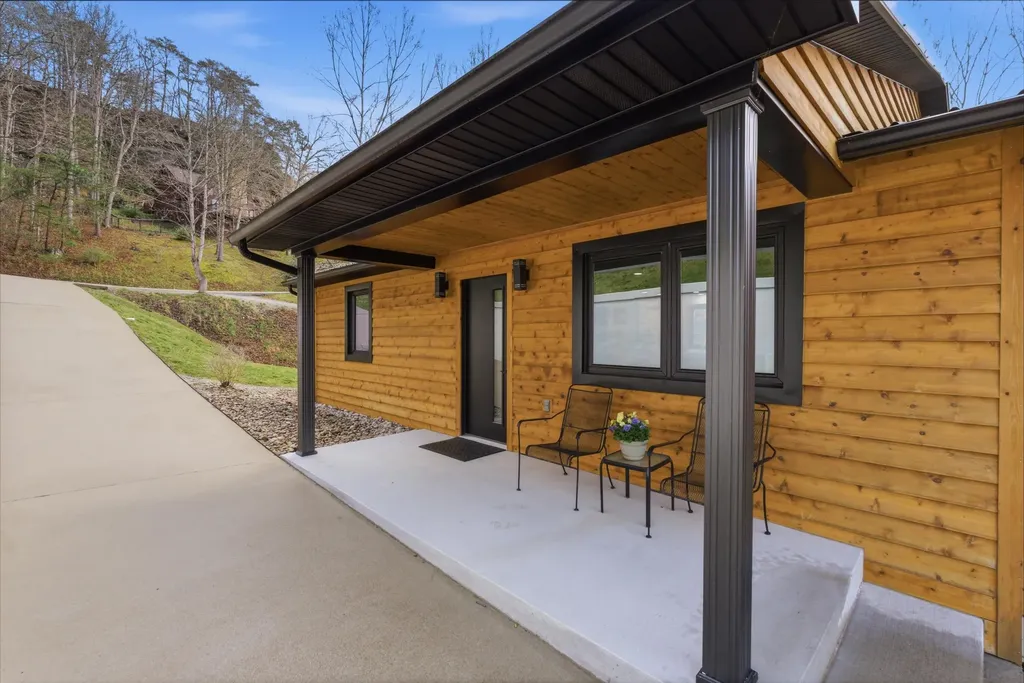 1063 Cliffs Edge Road East Bernstadt KY 40729