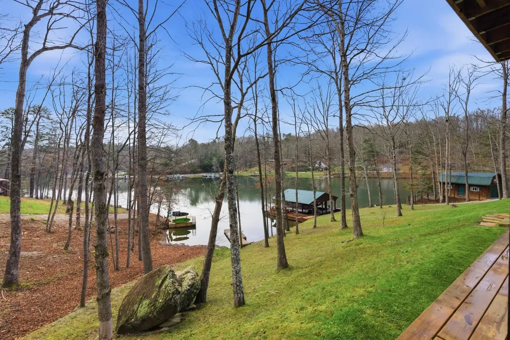 1063 Cliffs Edge Road East Bernstadt KY 40729