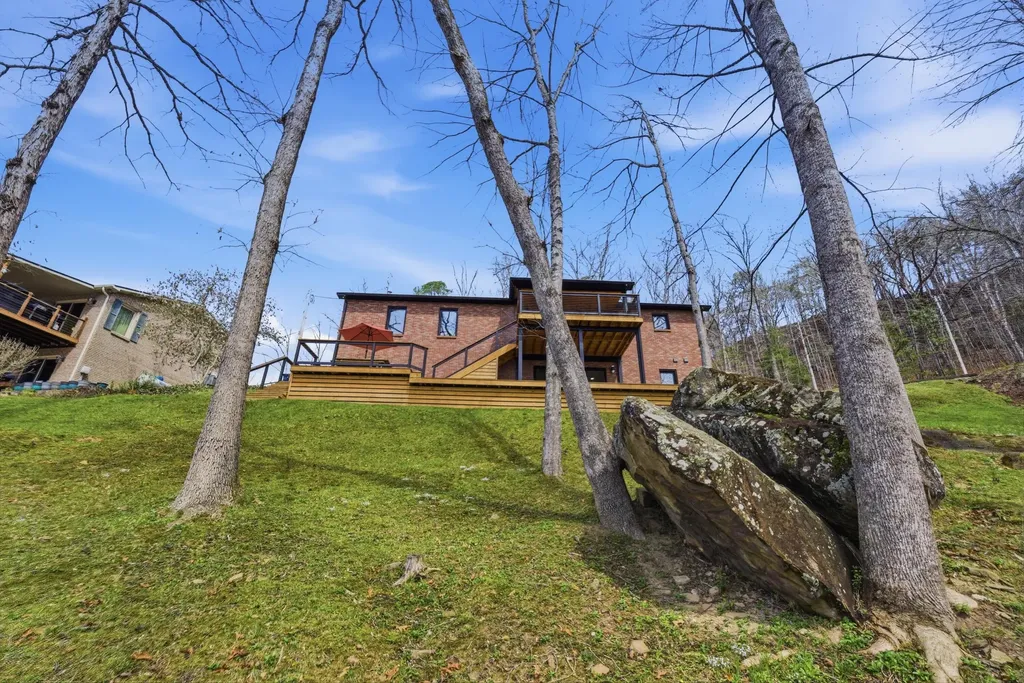 1063 Cliffs Edge Road East Bernstadt KY 40729