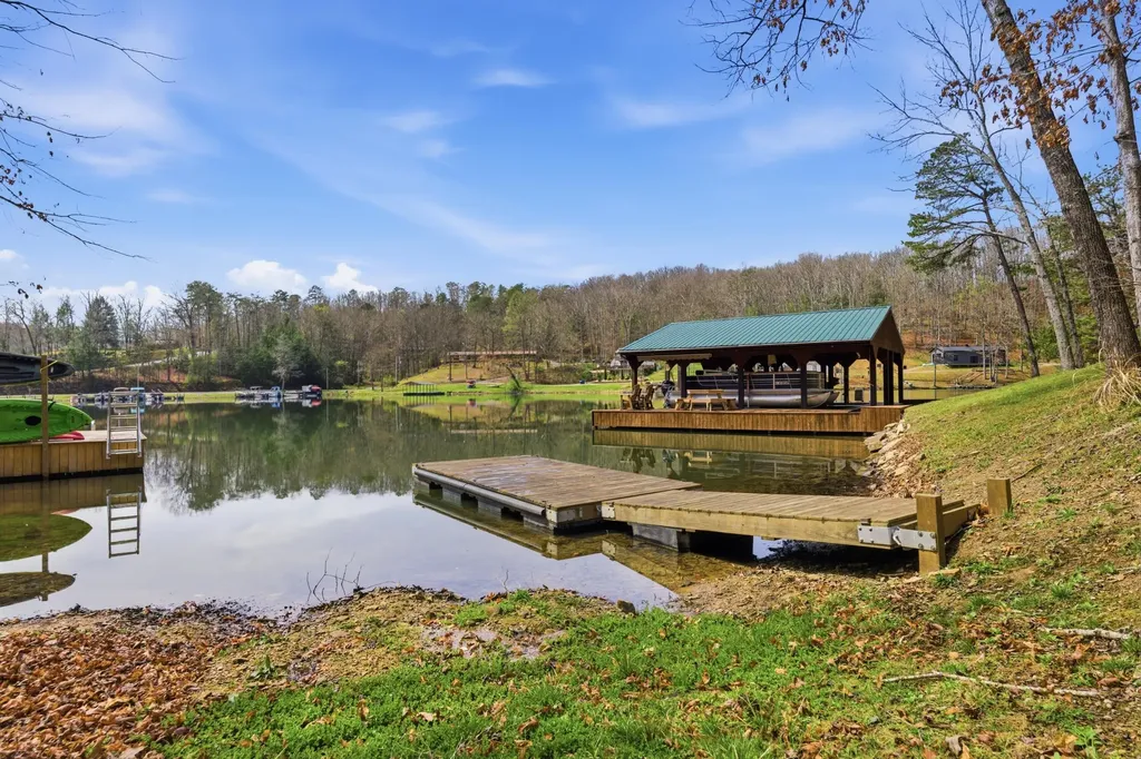 1063 Cliffs Edge Road East Bernstadt KY 40729