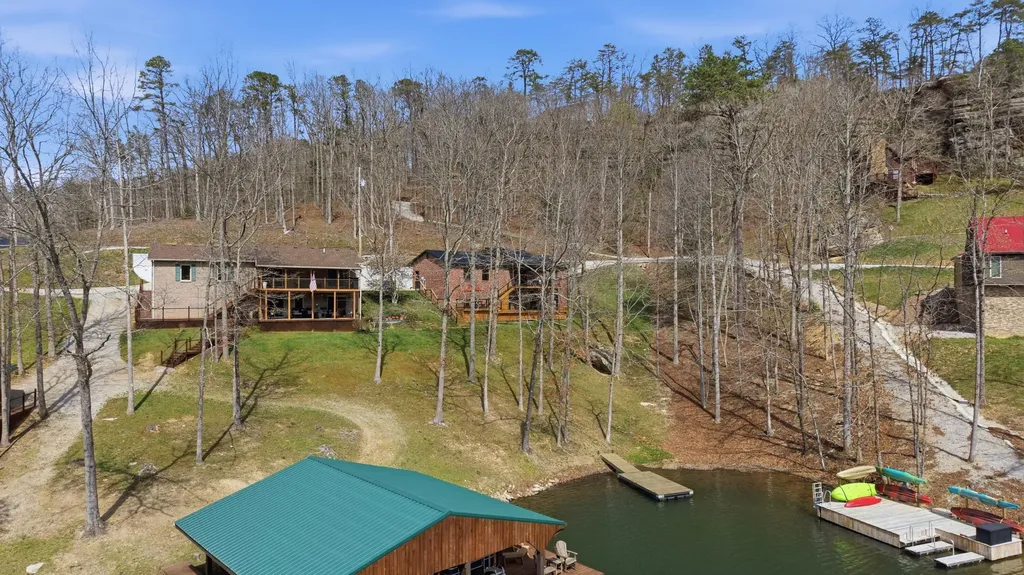 1063 Cliffs Edge Road East Bernstadt KY 40729