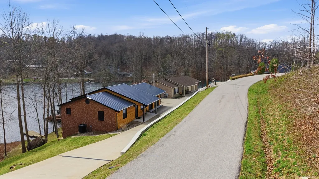 1063 Cliffs Edge Road East Bernstadt KY 40729