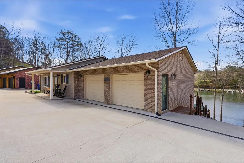 1077 Cliffs Edge Road East Bernstadt KY 40729