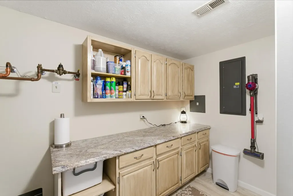 1077 Cliffs Edge Road East Bernstadt KY 40729