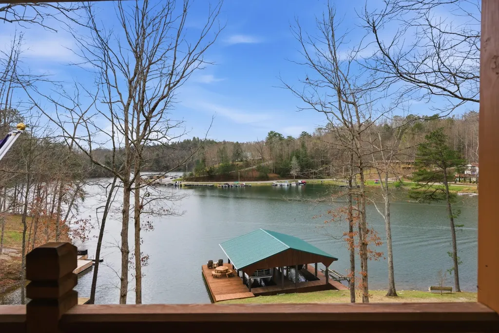 1077 Cliffs Edge Road East Bernstadt KY 40729