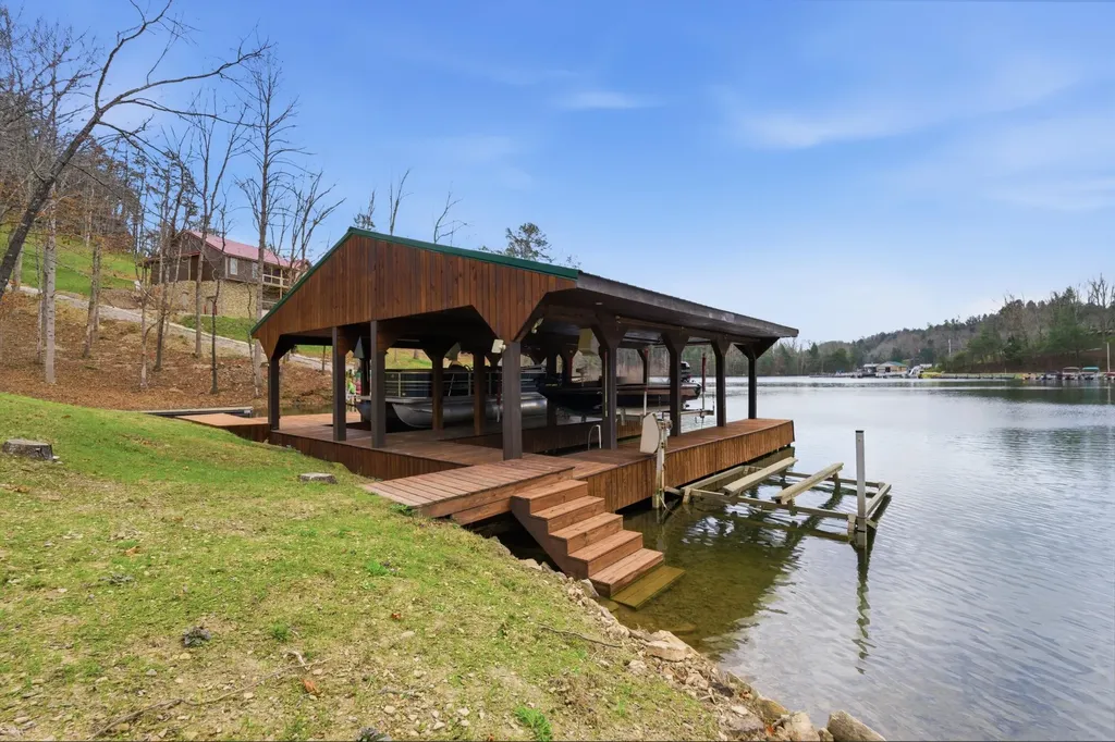 1077 Cliffs Edge Road East Bernstadt KY 40729