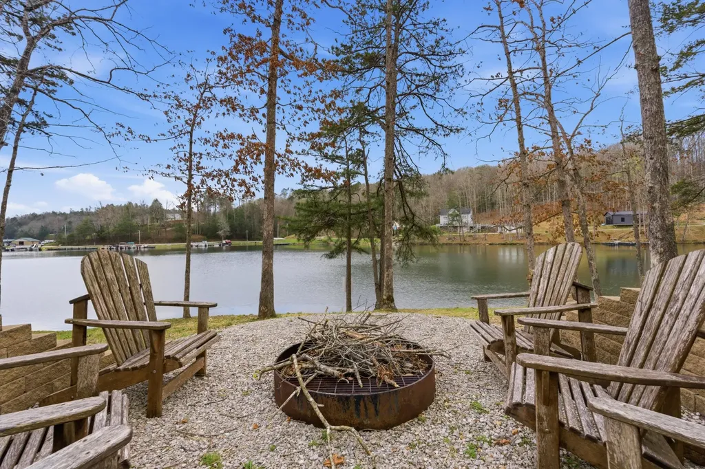 1077 Cliffs Edge Road East Bernstadt KY 40729