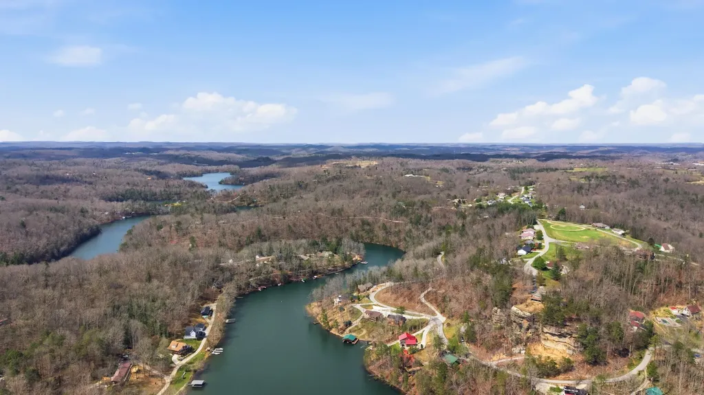 1077 Cliffs Edge Road East Bernstadt KY 40729