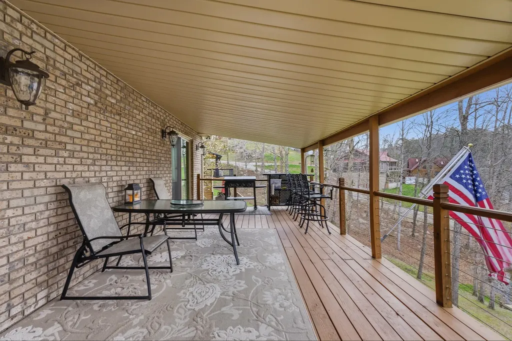 1077 Cliffs Edge Road East Bernstadt KY 40729