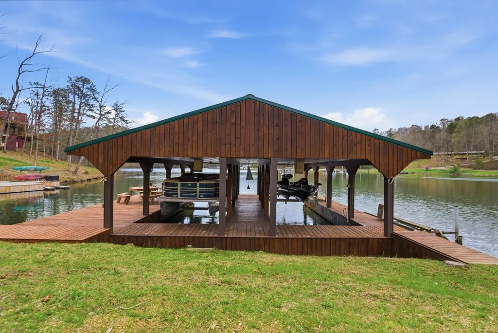 1077 Cliffs Edge Road East Bernstadt KY 40729