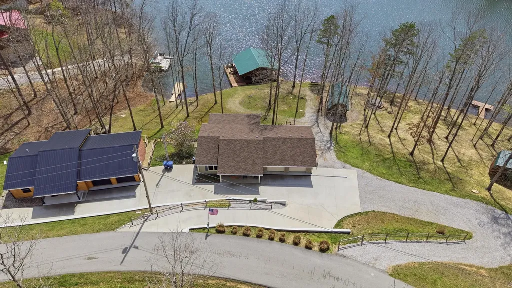 1077 Cliffs Edge Road East Bernstadt KY 40729
