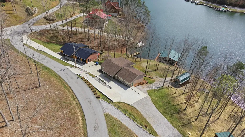 1077 Cliffs Edge Road East Bernstadt KY 40729