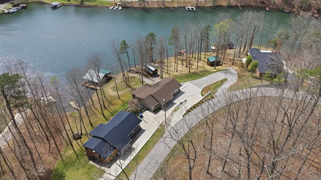 1077 Cliffs Edge Road East Bernstadt KY 40729