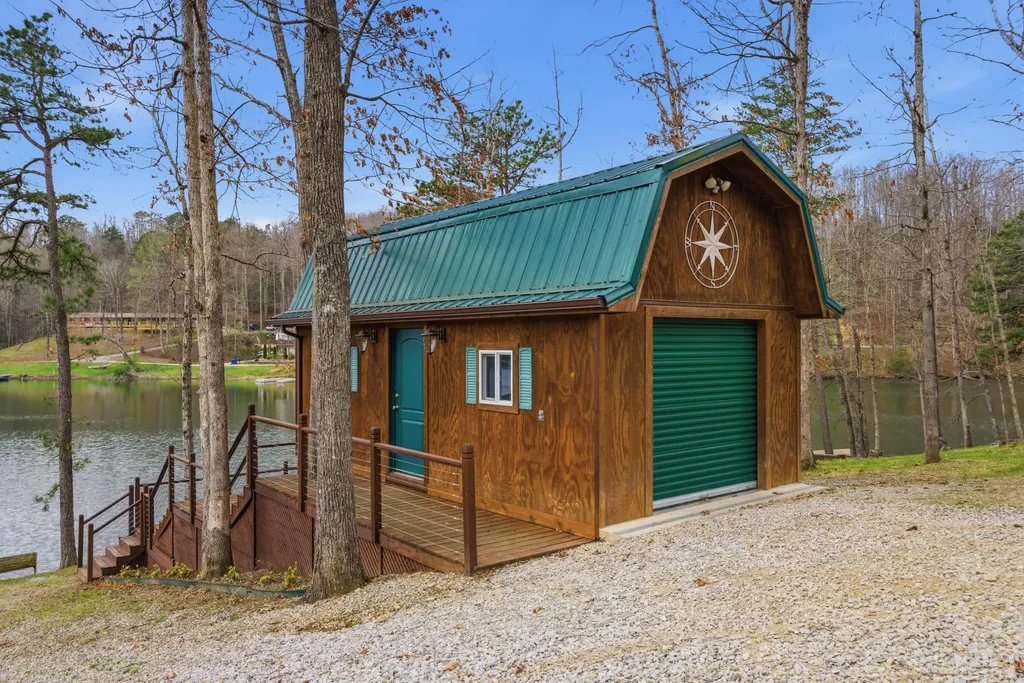 1077 Cliffs Edge Road East Bernstadt KY 40729