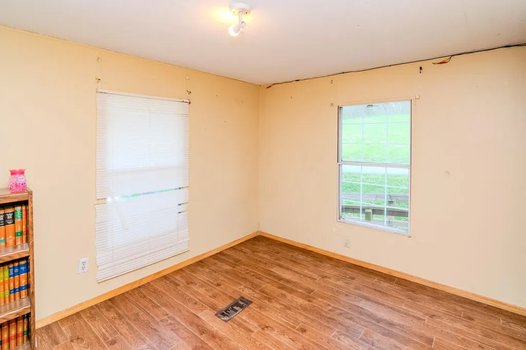 1207 Logan Road Springfield KY 40069