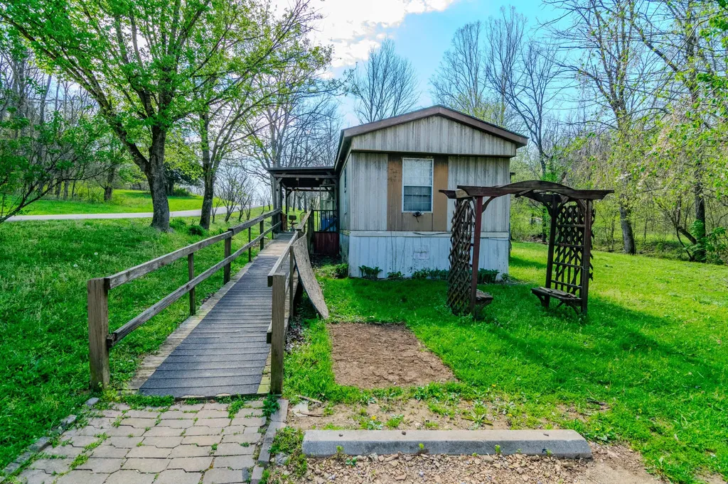 1207 Logan Road Springfield KY 40069
