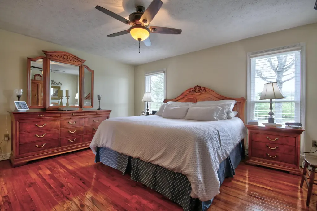 3734 Oak Hill Road Somerset KY 42503