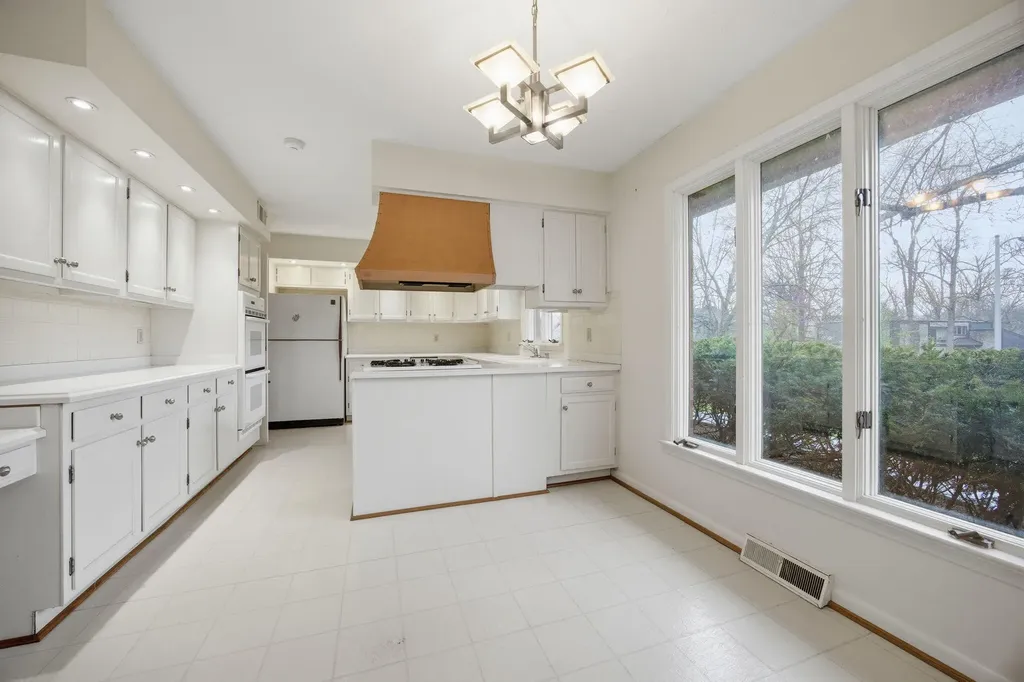2044 Manor Drive Lexington KY 40502