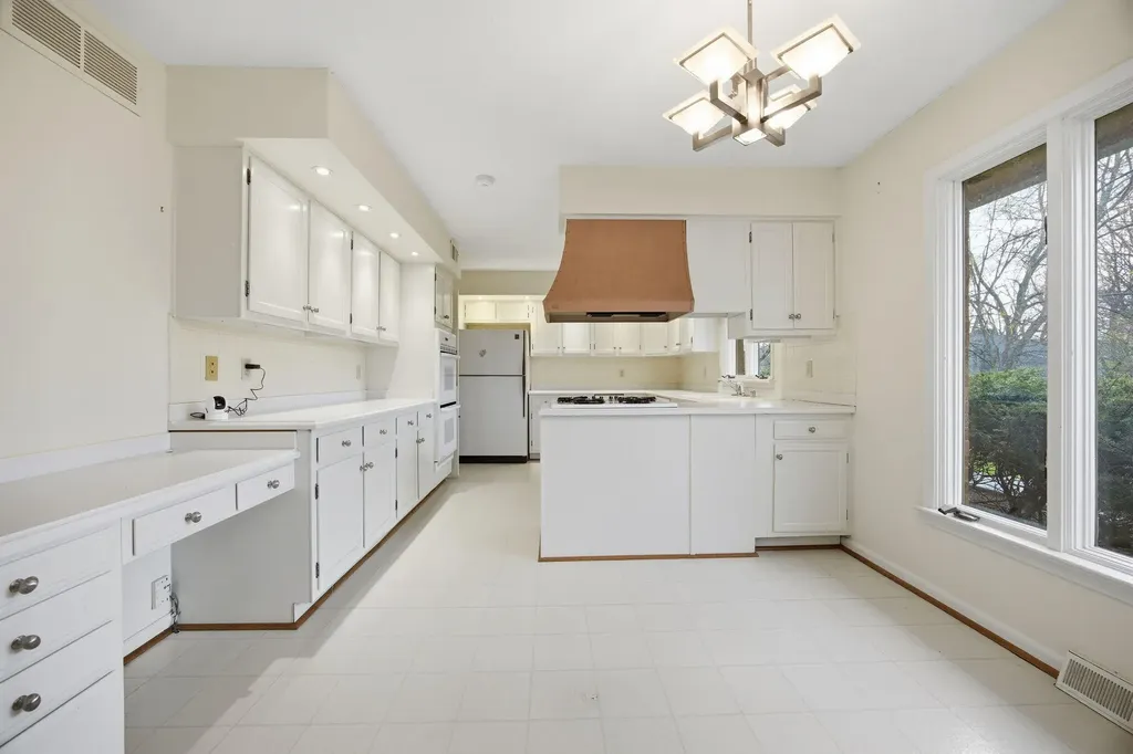 2044 Manor Drive Lexington KY 40502